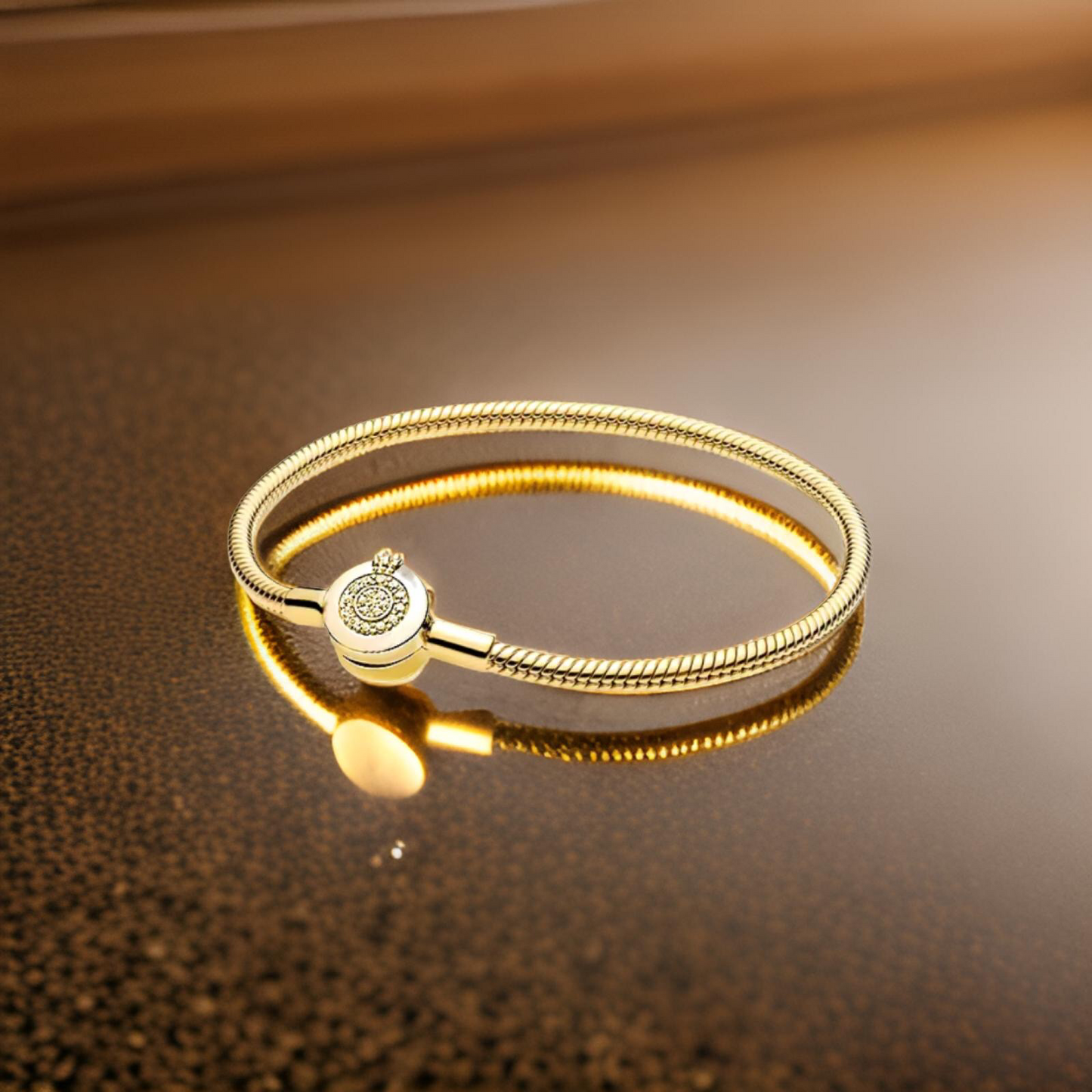 PULSERA CON CORONA DORADA