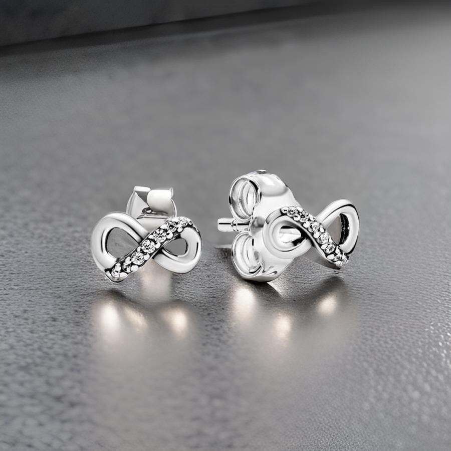 CLOUS D'OREILLES SCINTILLANTS INFINITY