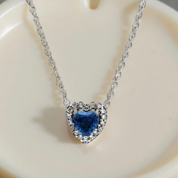 ROYAL LOVE NECKLACE